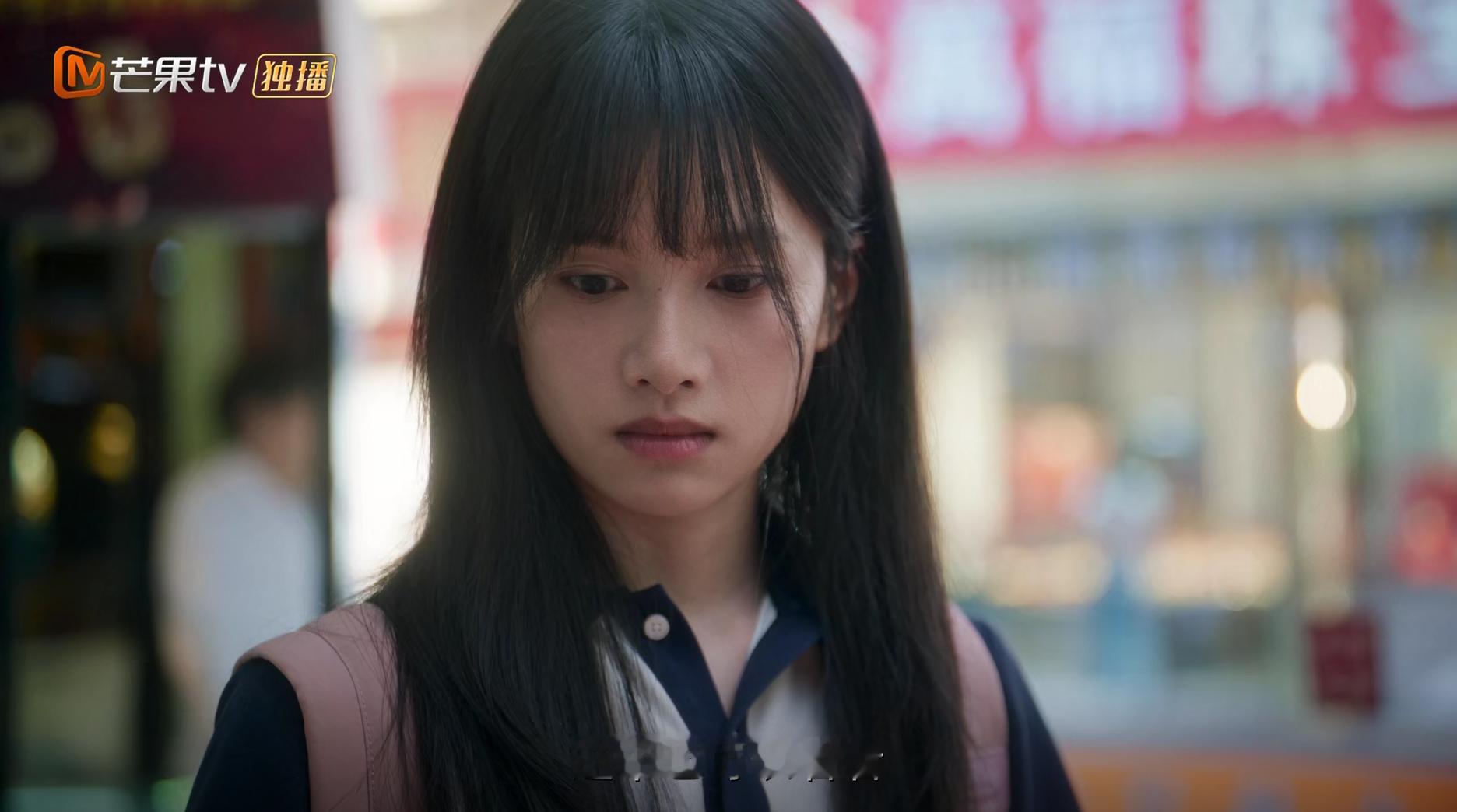 张婧仪这造型有种经济上行期的美 