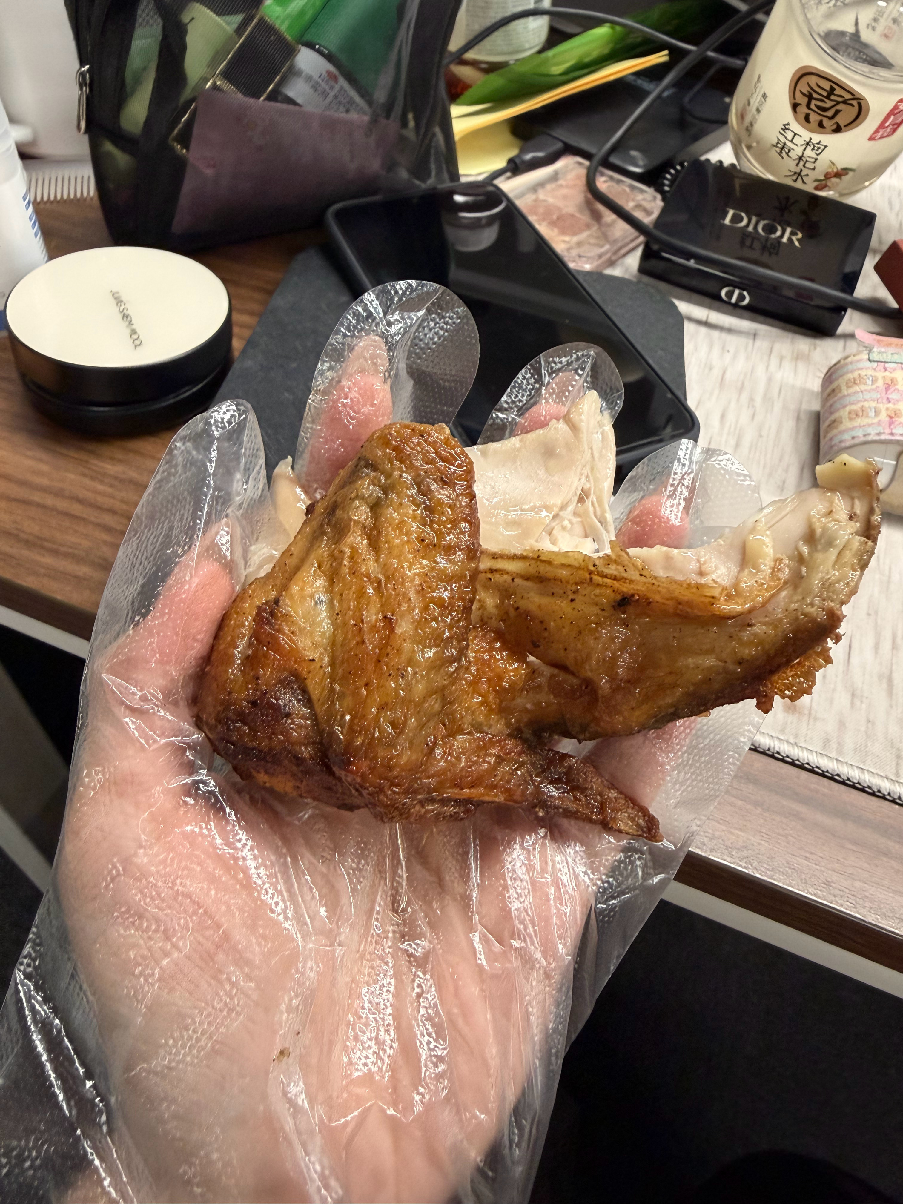 我们组00后小姐妹给我的大翅中！太美味嘞