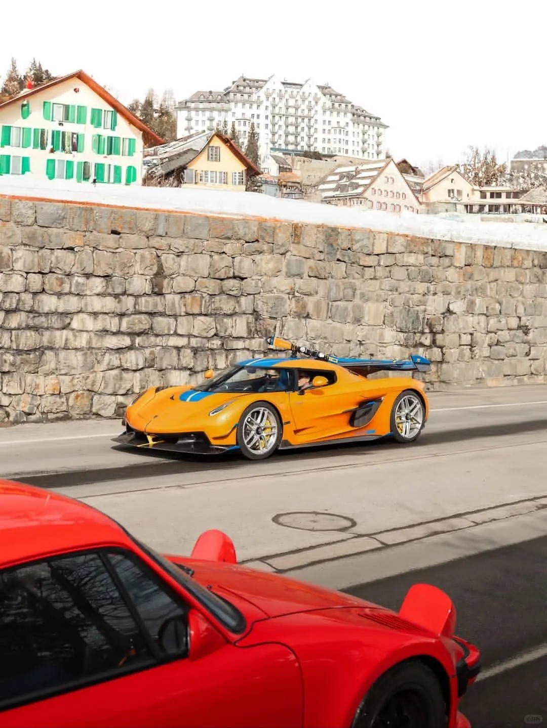 早上好，今天由Koenigsegg为您带来一句“旱安”车东车西