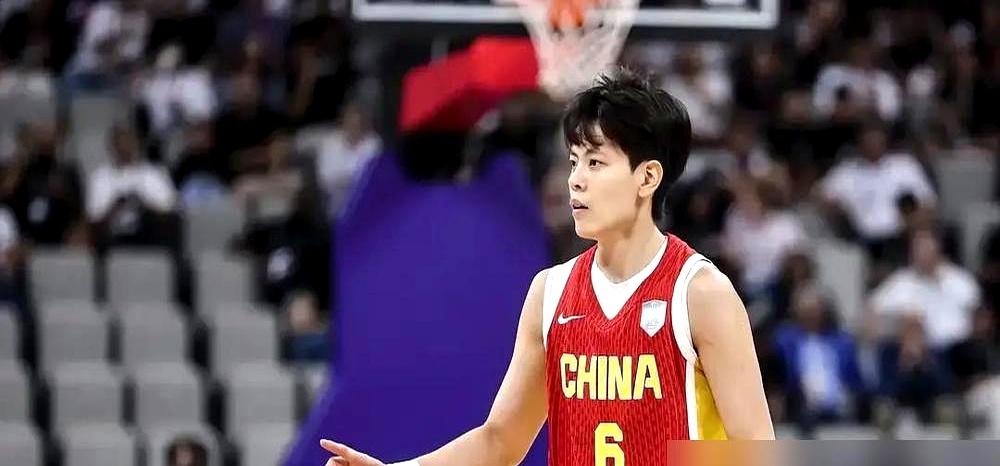 中国女篮这次公布的新名单，真是一竿子把天给捅漏了

三个巨无霸中锋韩旭、李月汝和