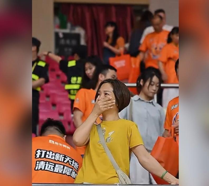 粤BA清远主场清远球迷赛后落泪！主场再负，清远82:91不敌潮州，这也是清远第二