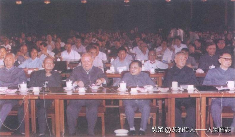 1982年9月12日，叶剑英和陈云、李先念、徐向前、聂荣臻等在中共十二届一中全会