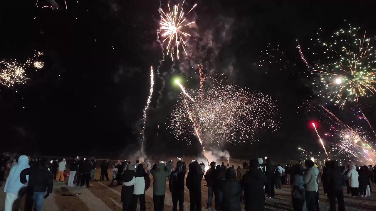 跨年夜的意义大概就是用一场盛大的告别迎接新开始。辛苦一整年，终于能和三五好友躲进