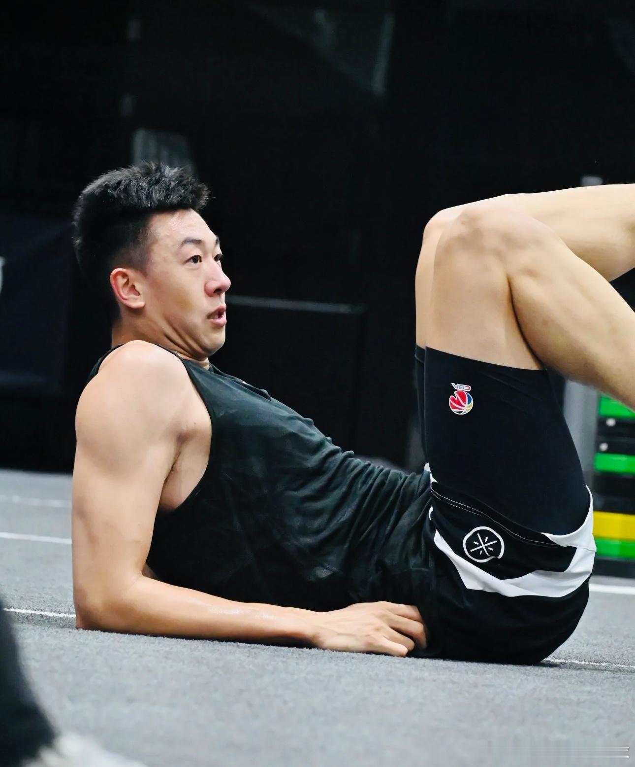 假期结束，王少杰刚从泰国回来就泡健身房！谁还说CBA球员休赛期只会吃喝玩乐？王少