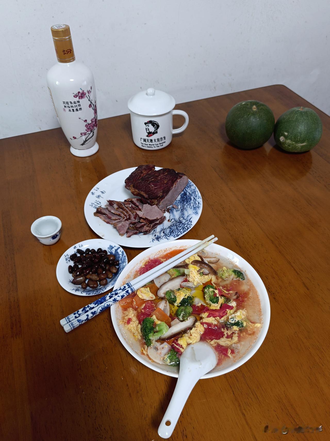 73岁的馋嘴老男人今天吃酱油肉，煮的时候，已经满屋飘香了。十天前买一块梅花肉回来