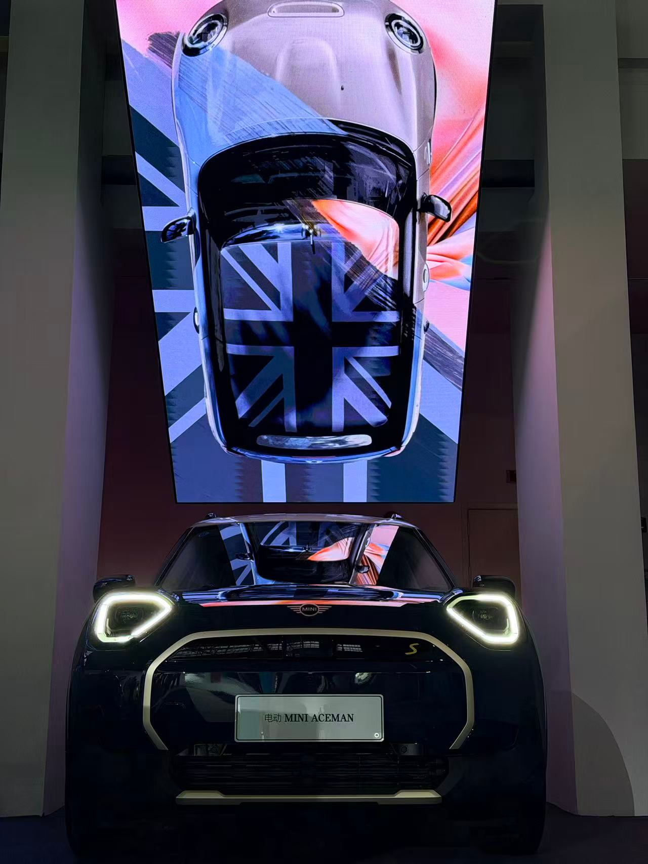 黑标MINI特别版，以全黑为语言，演绎独有的气场。真的是没有一台一模一样的MIN