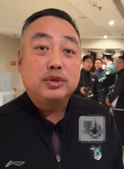 果然，人还是要多读书，
不信你看刘国梁，
简简单单的几句话，就把樊振东签约德国俱