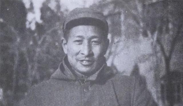 1947年，一个排长拦车打伤了华野副主任钟期光，王必成下令枪毙，钟期光怒斥道不能