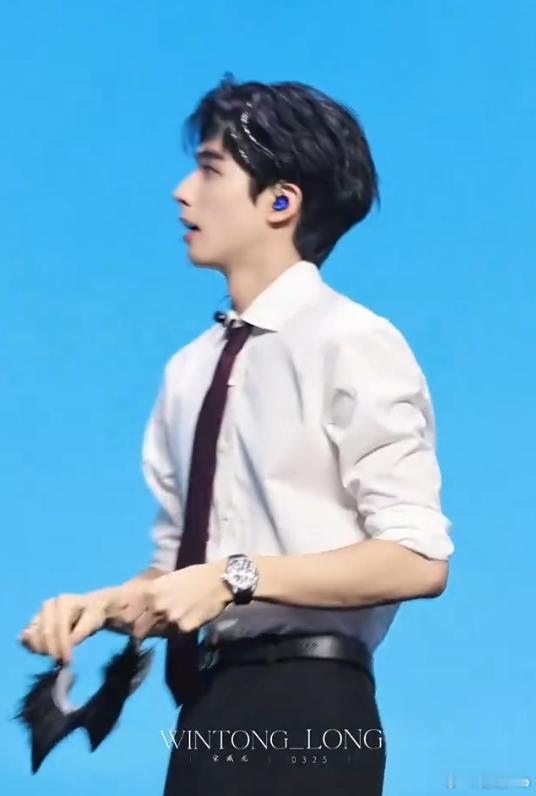 宋威龙女主运 搭档的都是顶流女星 资源好到离谱 当然宋威龙的颜值也是非常在线 