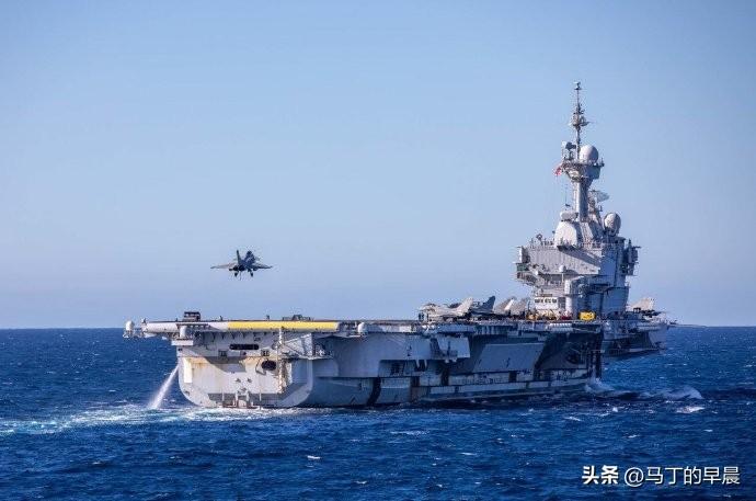 笑喷！法国水兵跑个步，就把自家航母"卖"了
 
福特号刚撤，戴高乐号本想低调刷存