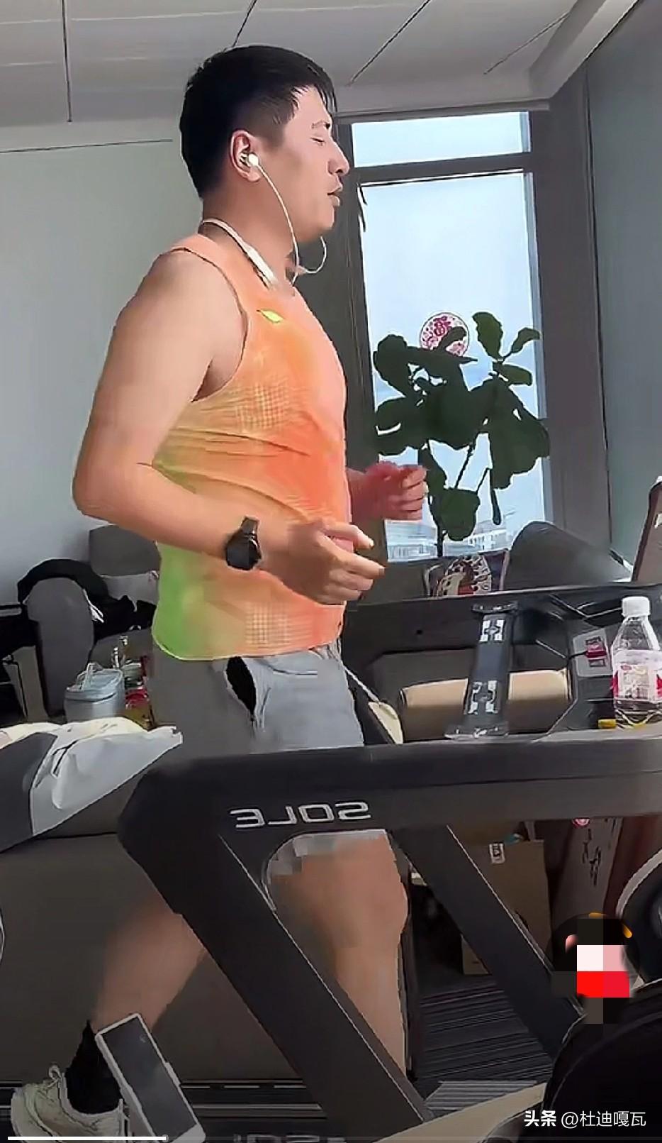 真要应该吸取教训啊！
12点26分，本应该是吃午饭休息的时间，张雪峰却出事在了跑