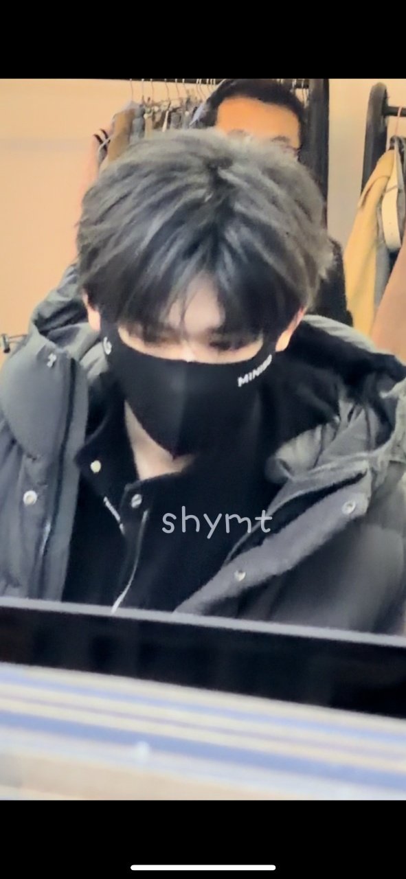 宋亚轩带妆下班宋亚轩这可不是普通的黑色塑料袋 宋亚轩带妆下班啦 