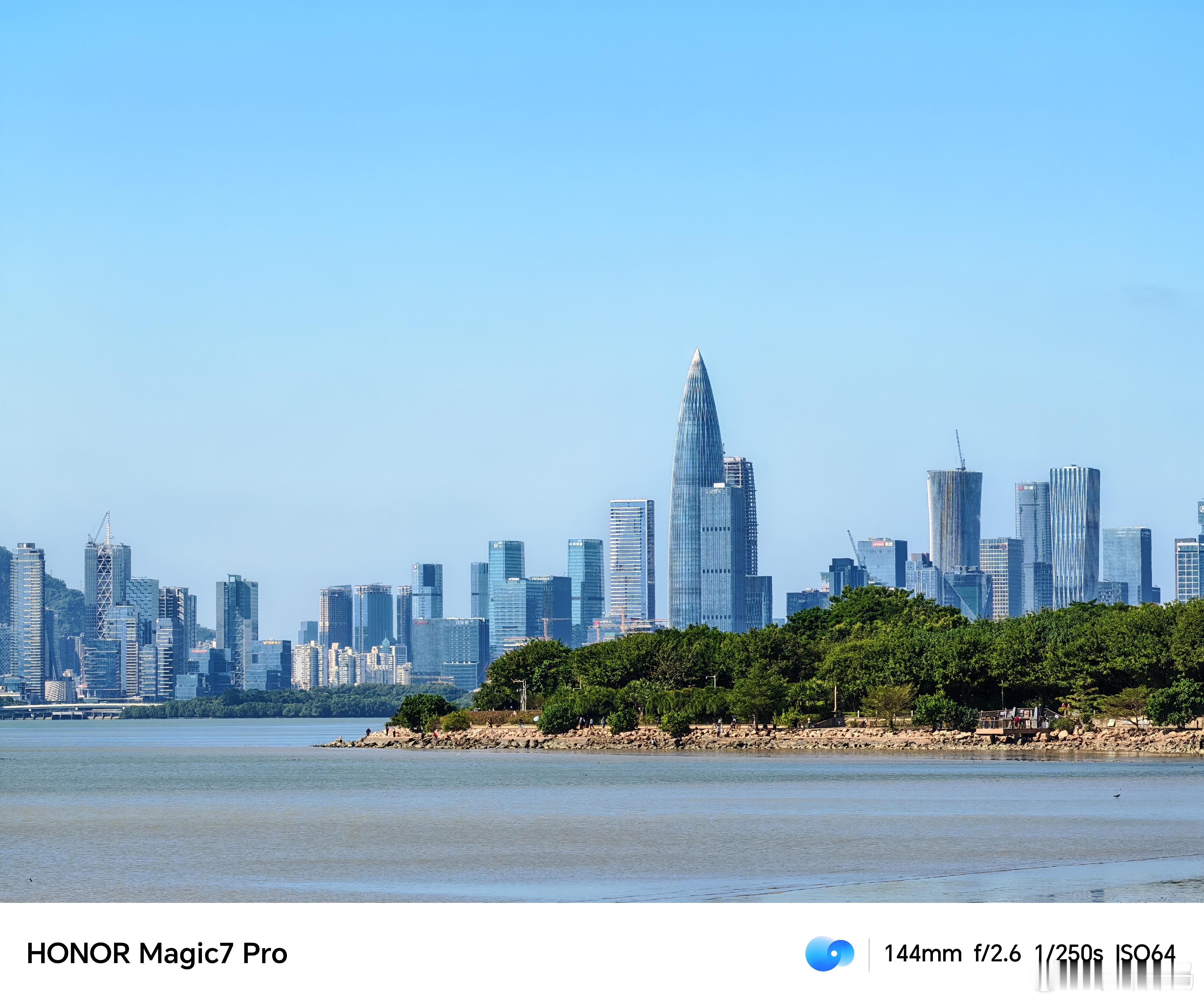 用荣耀Magic7 Pro在深圳湾公园和世界之窗随手拍了几张，深圳的天气是真的好