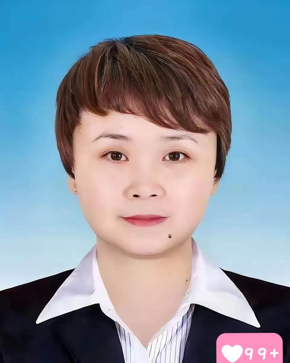 很多人问：为什么是她？
答案其实很简单——
她是张雪峰愿意把身后事、重要事务都安