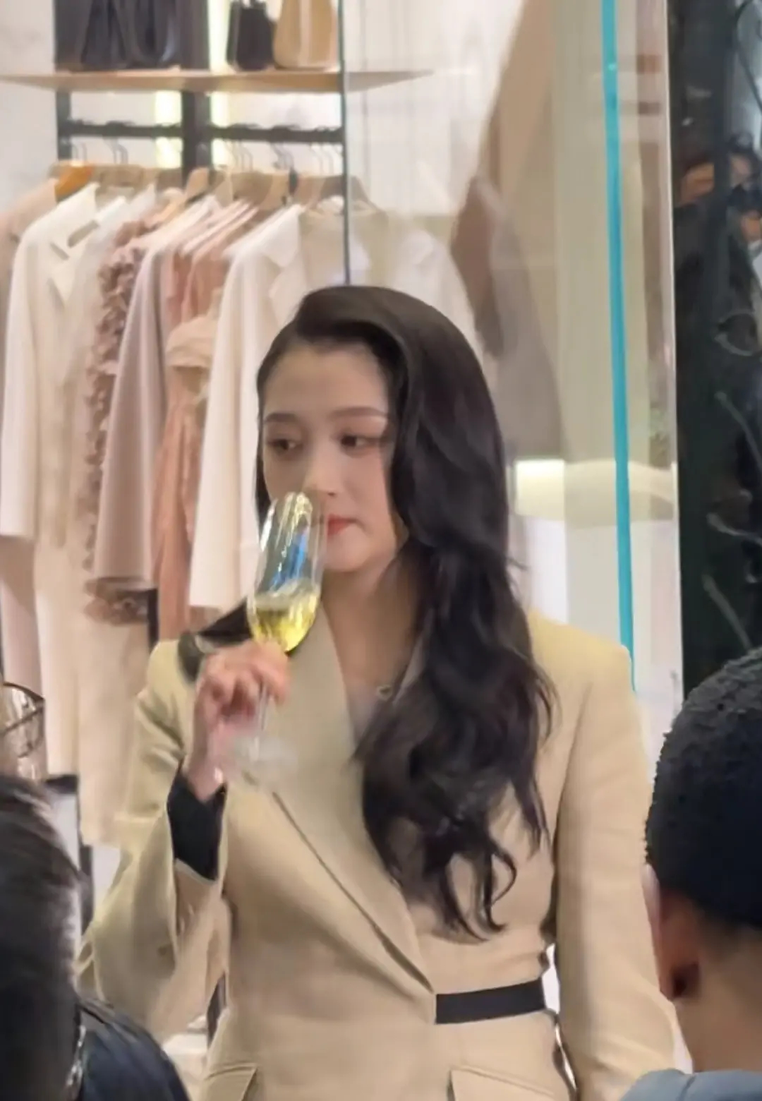 关晓彤线下活动状态 大家觉得怎么样 