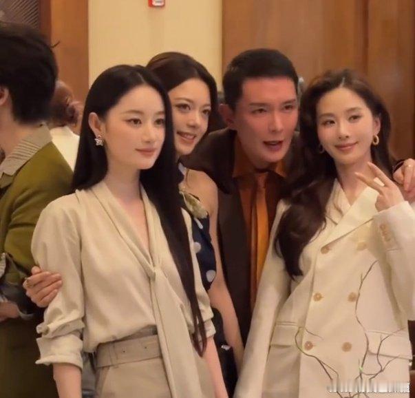 刘诗诗赵今麦郭晓婷合照该说不说，刘诗诗真的叫一个美番了。 