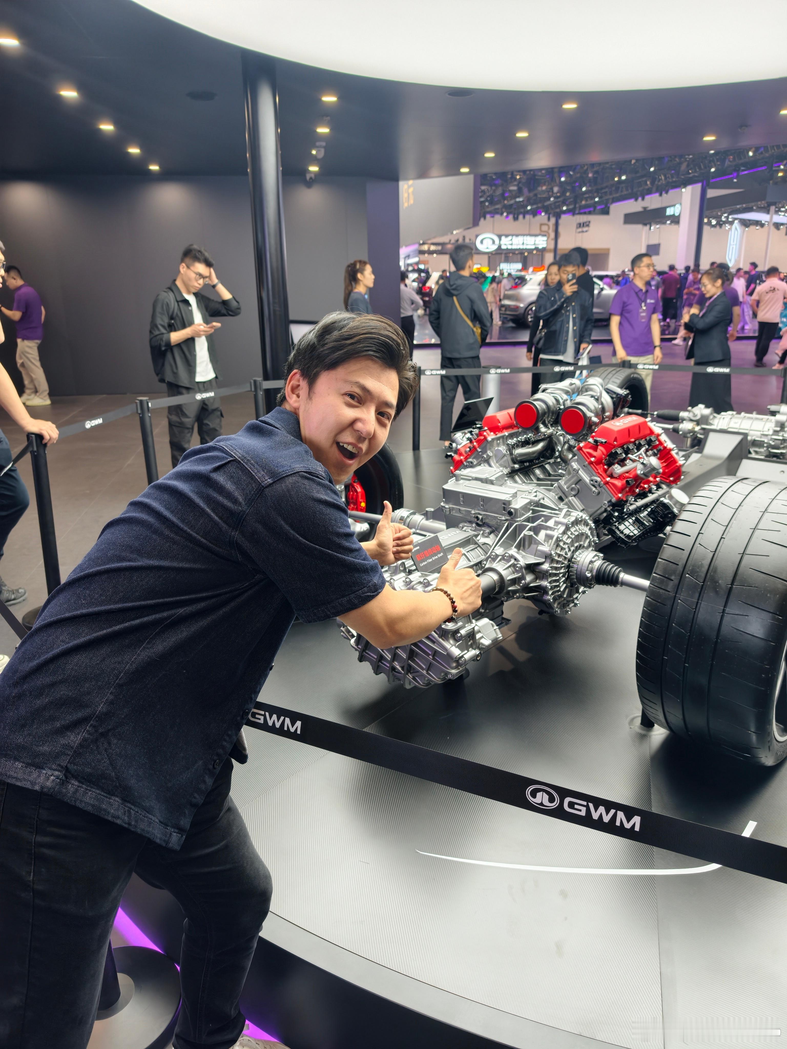 长城GF中置V8超跑架构，以GT3(纯油)赛事规则为基础打造，民用版加上混动，动