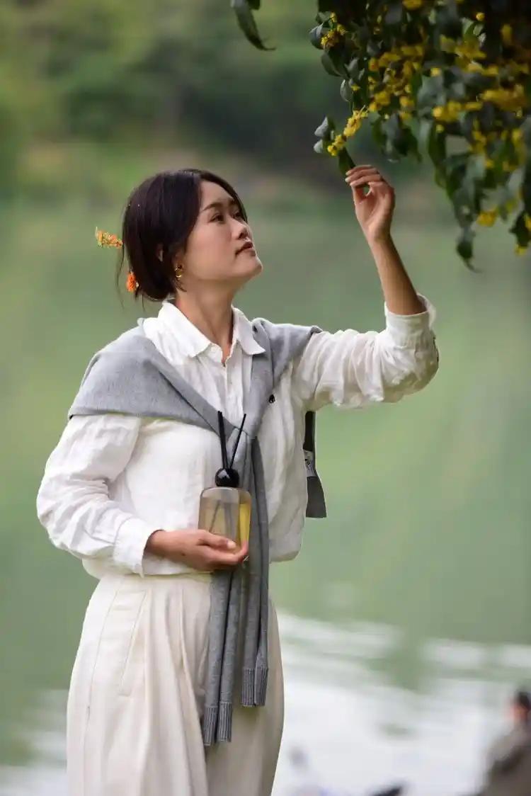秋季旺自己的“十二”个方法:

第一个是抽时间闻一闻桂花香，
第二个是抽时间看看