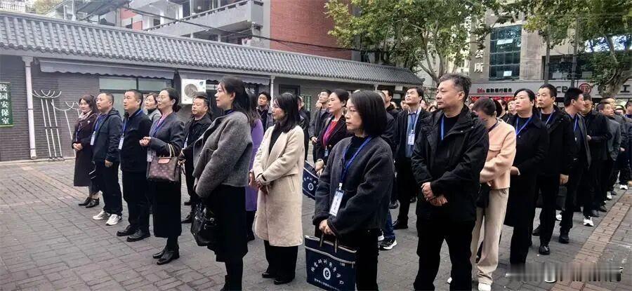 11月12日，2025年汉中市小学校长任职资格培训观摩活动在汉中市中山街小学举行