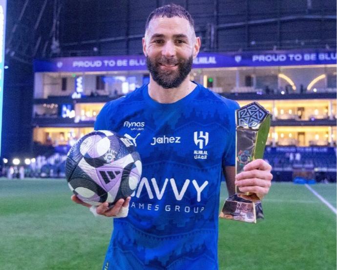 本泽马又进球了，并且还是“帽子戏法”，在6-0大胜拉斯永恒的比赛中，本泽马首发出