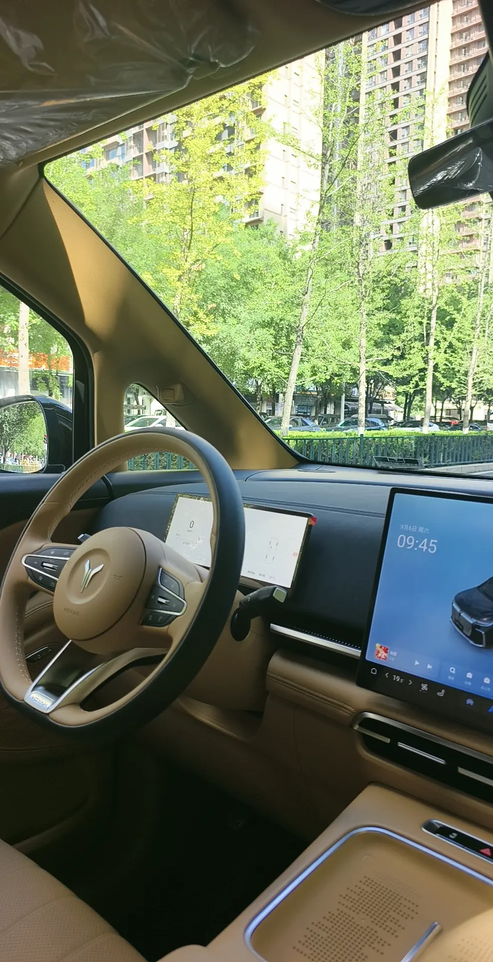 从前挣钱是看心情的，现在才明白，心情是看钱的， 不是钱买不到快乐，是你...