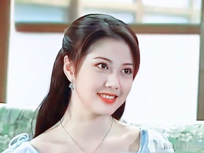 这个女演员年轻得时候挺出名，跟萧蔷一样是大美女，出道即巅峰，能认出她的现在年龄是