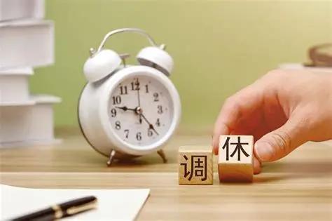 “放不起别放，我宁可只休一天。”

今年五一调休的词条下面，这句话被顶到了最高赞