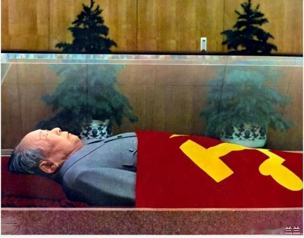 毛主席遗体防腐每年花费无数，而永久保存的水晶棺，纯度高达99.99%，价值更是不