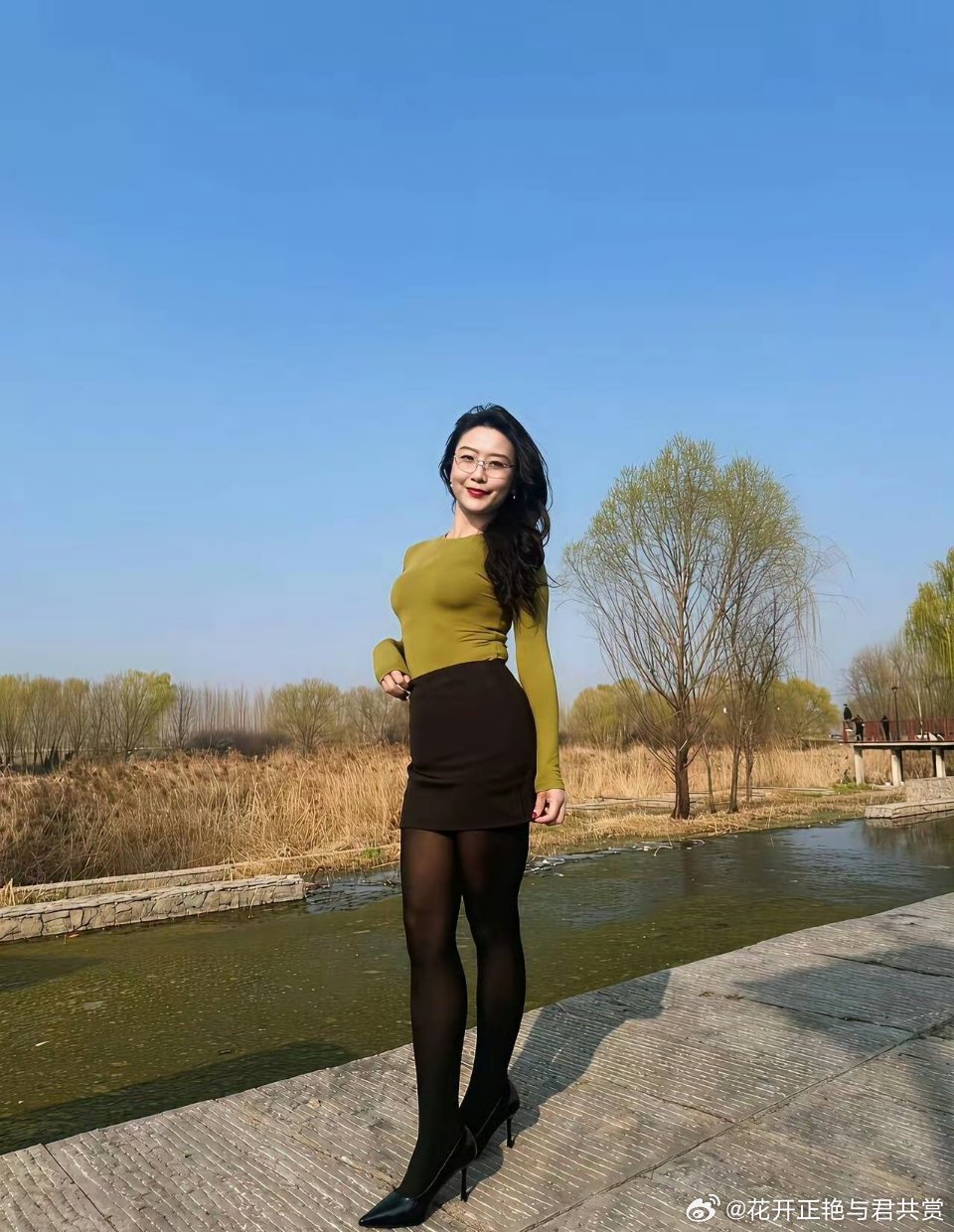 这气质深深的被吸引 