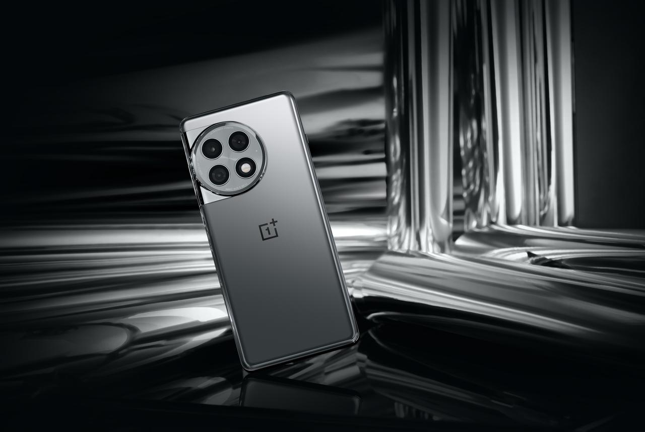 不得不说，一加Ace2 Pro的质感还是同价位里最好的，基本是旗舰水准，且人家还