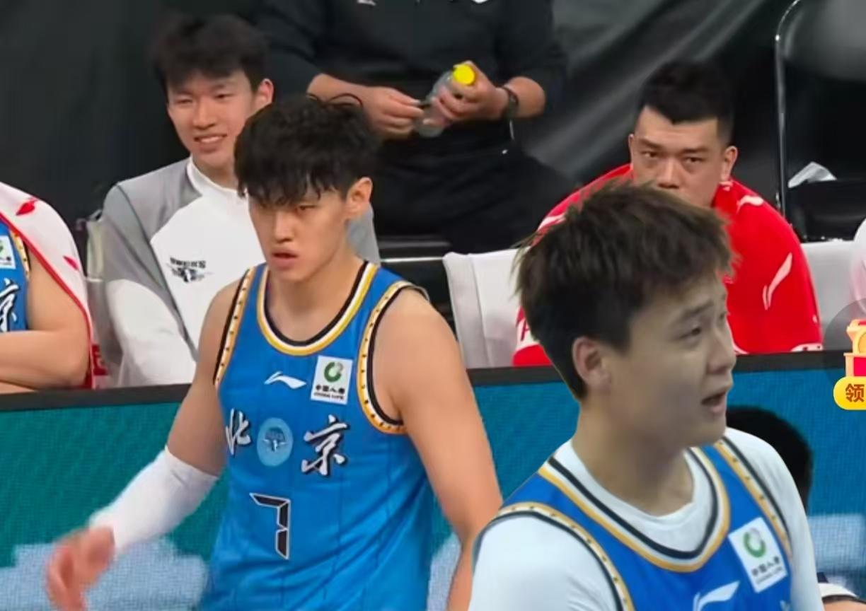 北京74-77遭到广厦双杀，这一战，彻底看清四个人：
1，曾凡博，就能欺负欺负没