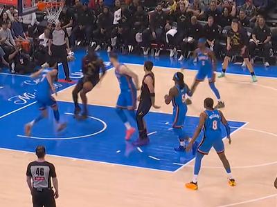 湖人第二次被打停的原因，艾顿！
北京时间4月3日，湖人与雷霆的比赛来到首节5分钟