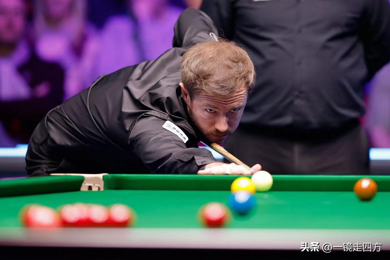 斯诺克威尔士公开赛决赛开战，由巴里·霍金斯对阵杰克·利索夫斯基，比赛采用17局9