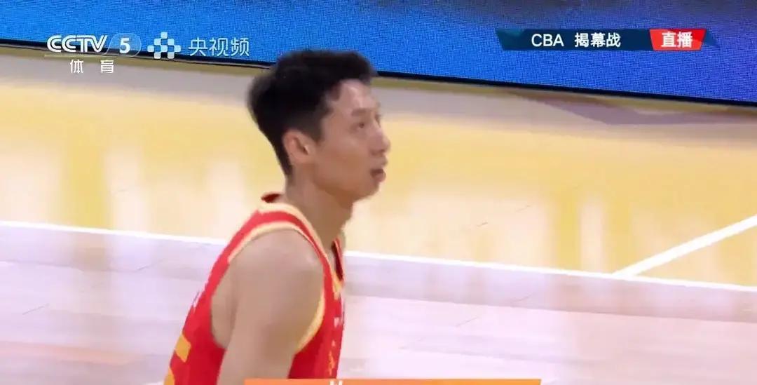 别再只盯着外援得分了！昨晚CBA最恐怖的爆发，藏在一个21岁中锋的右手腕里。
 