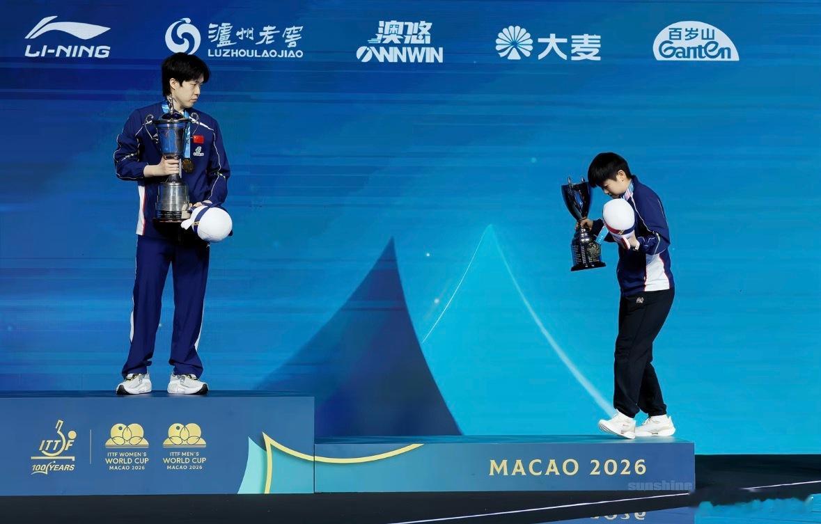 认真看路好可爱，认真看人也可爱。 ​​​
