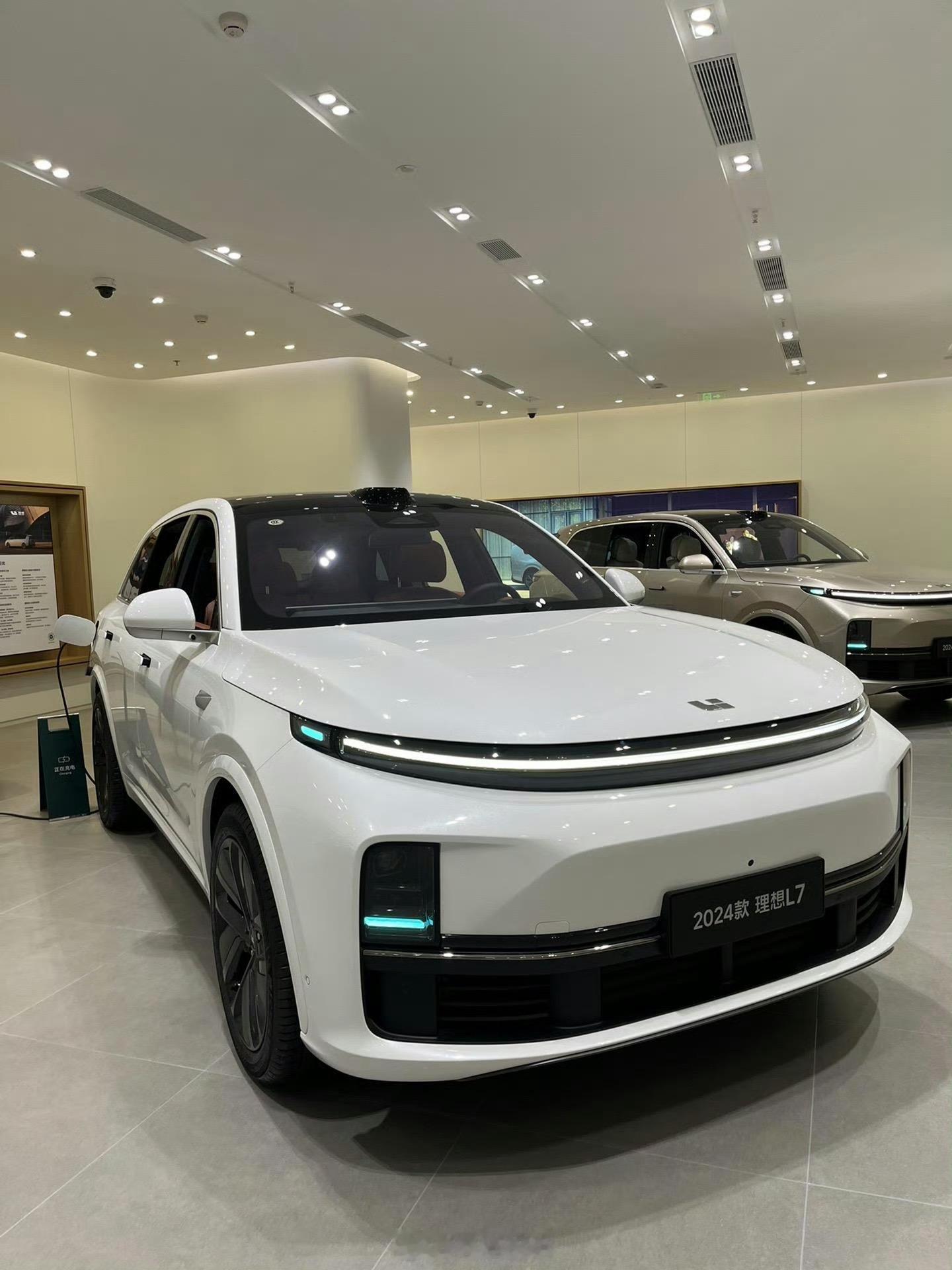 理想汽车将关闭100家门店怎么都在叫好啊？车还是可以的吧，毕竟之前做过增程老大哥