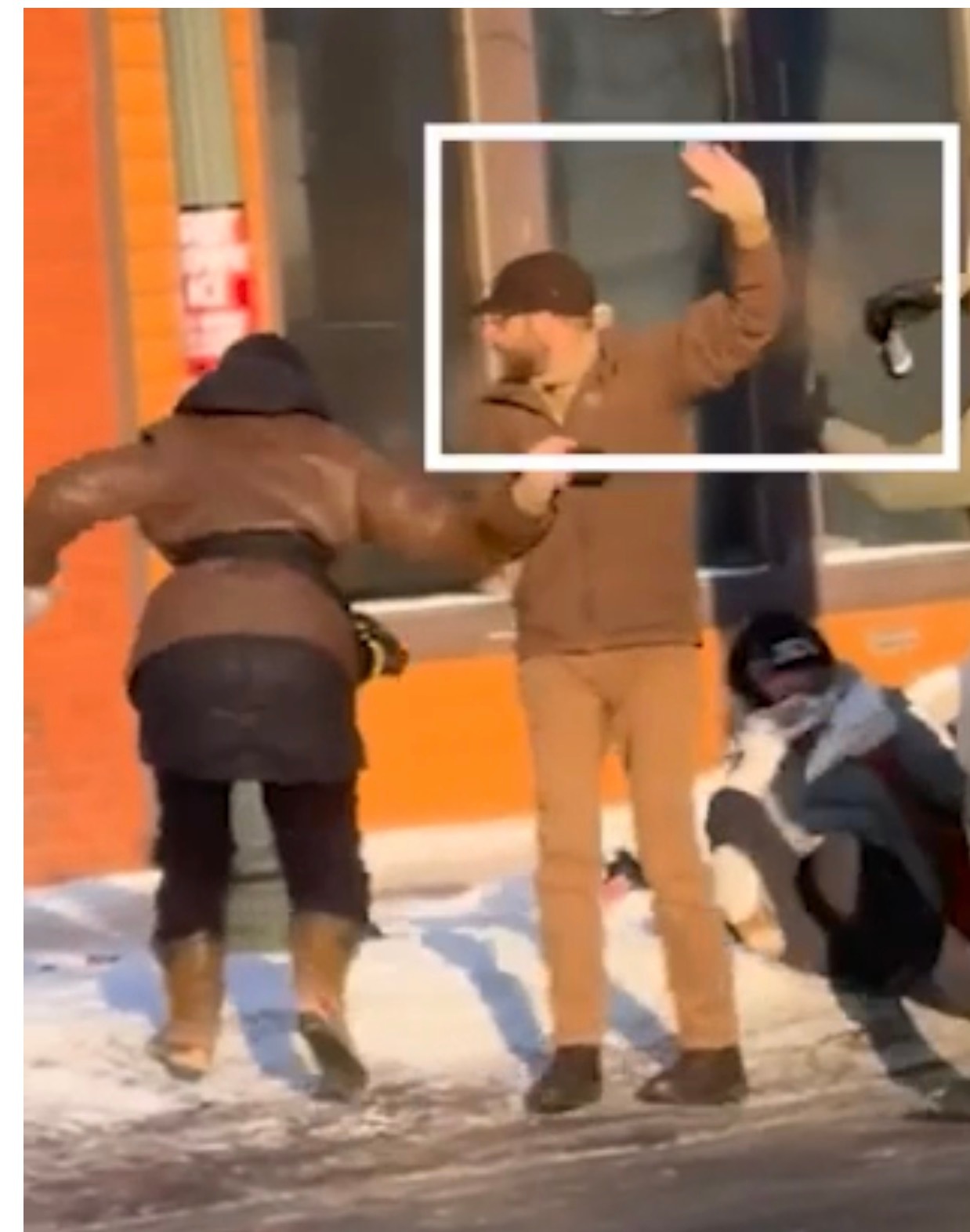 华尔街日报分析ICE当街枪杀美国公民视频，解释国土安全部如何说谎 明尼阿波利斯退