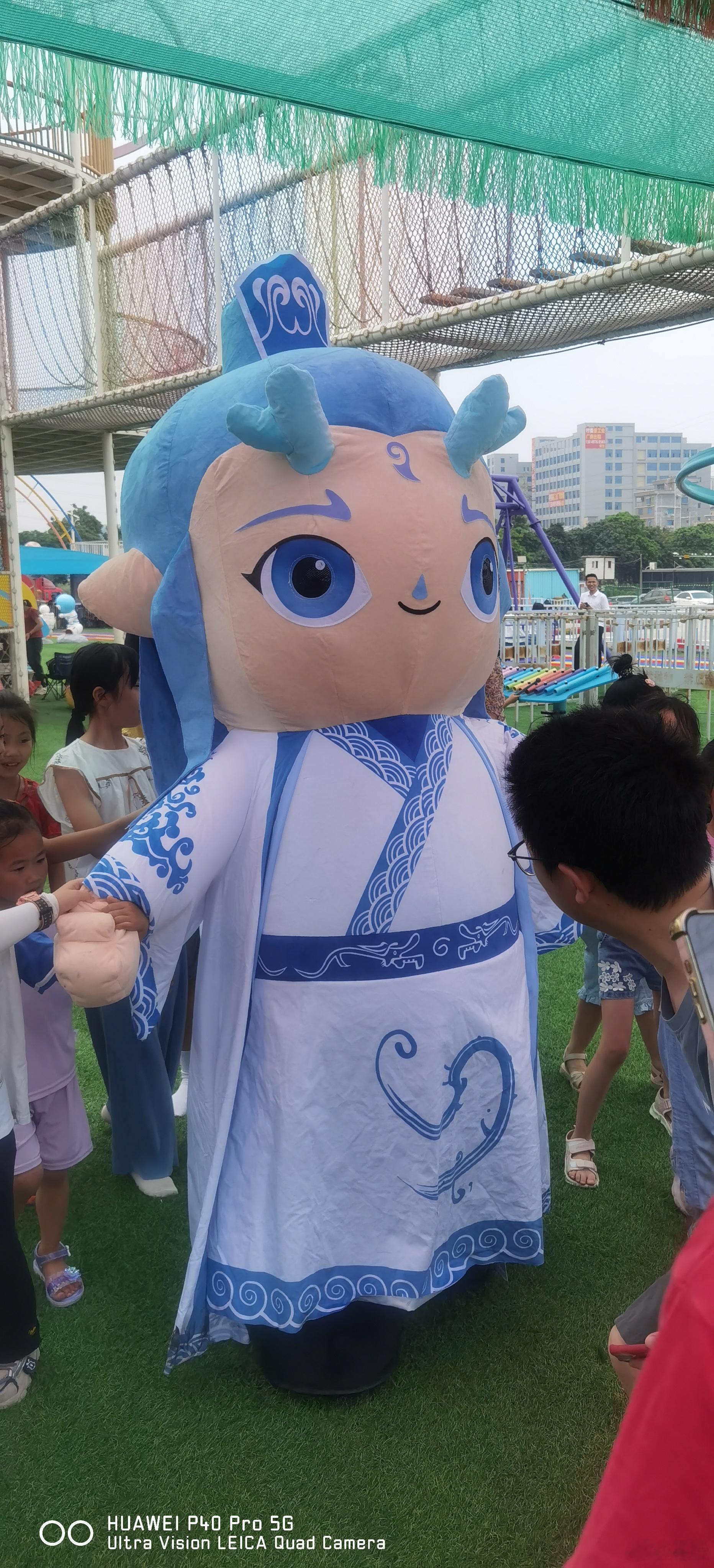 6月份，美国有6.5万亿美债到期，全球金融风暴正在酝酿中，5、6月可能迎来巨变。