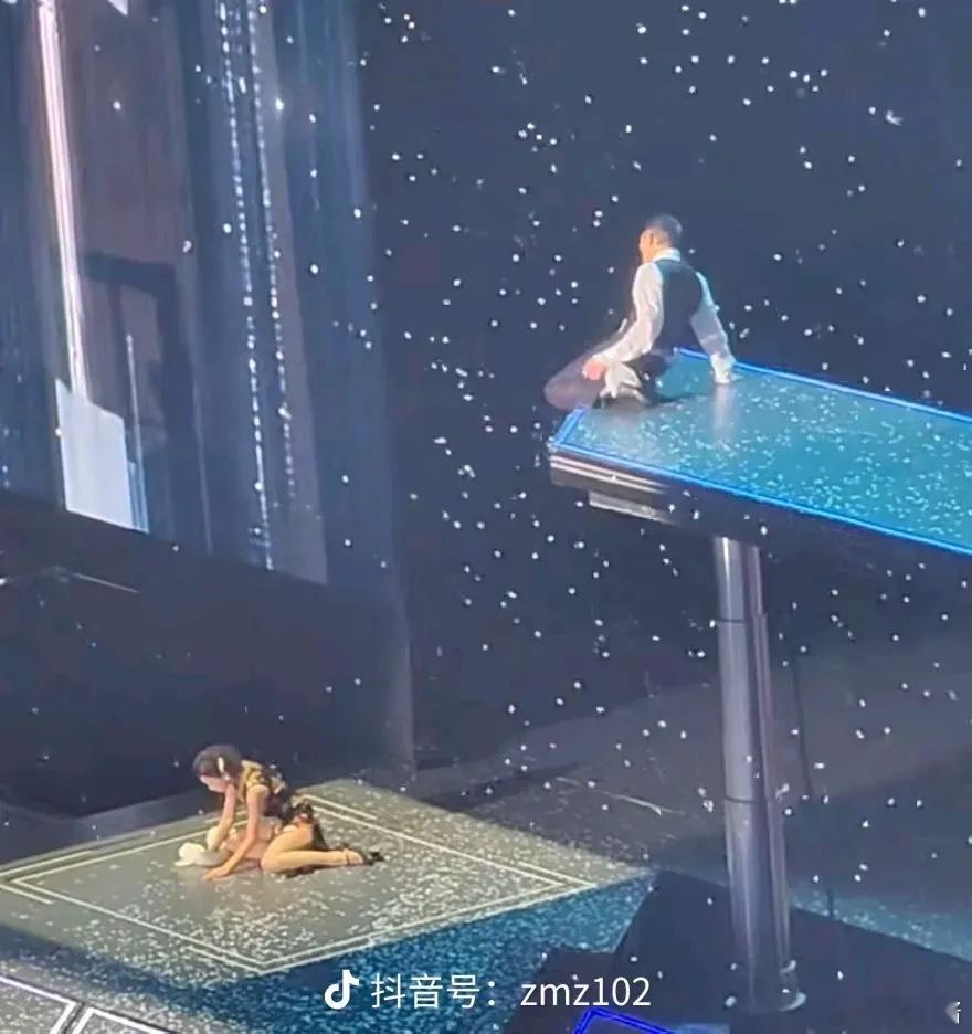 天王跪这一下，保险公司的大楼都震了一下[笑cry] ​​​