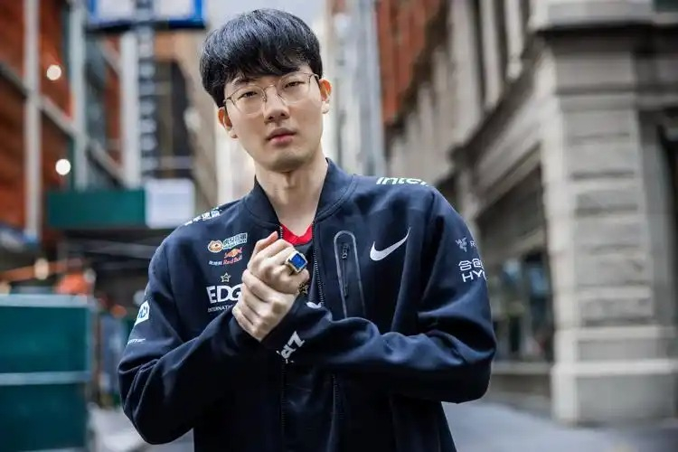 viper来真还可以，现在好几家lpl战队都缺能兜底的AD，而且之前在edg的表