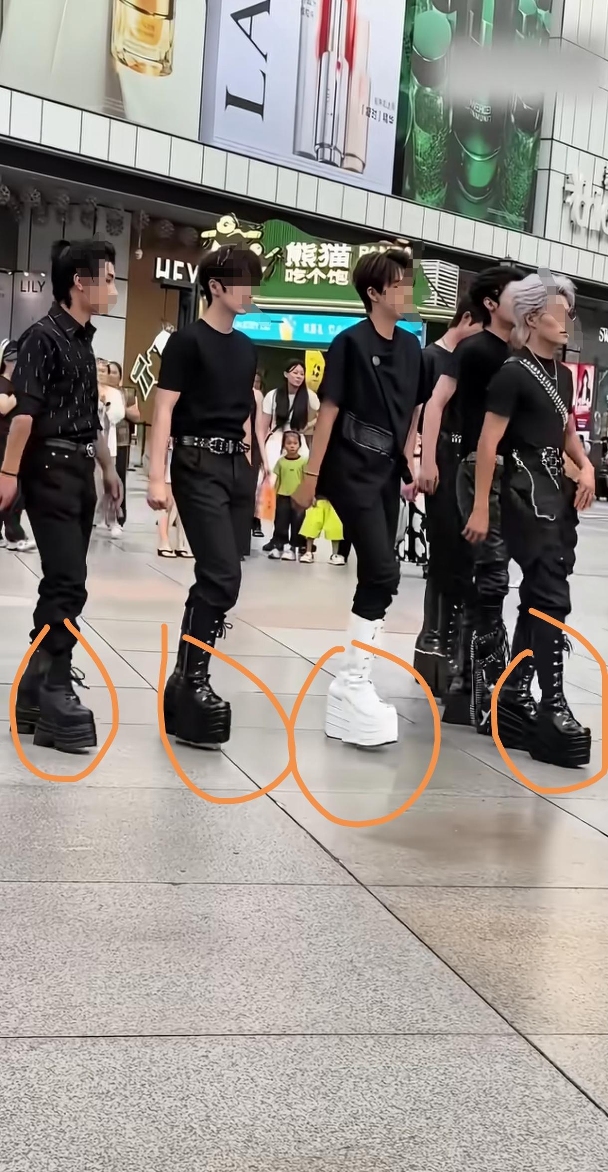 哎！咋弄啊！身高不够，鞋垫来凑。名气不够，奇装异服来凑。那智商不够，需要啥来凑？