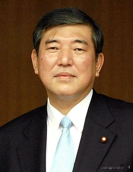 当下，前首相石破茂算是日本政坛少有的清醒者
 
　　当下日本政坛右翼气焰持续高涨