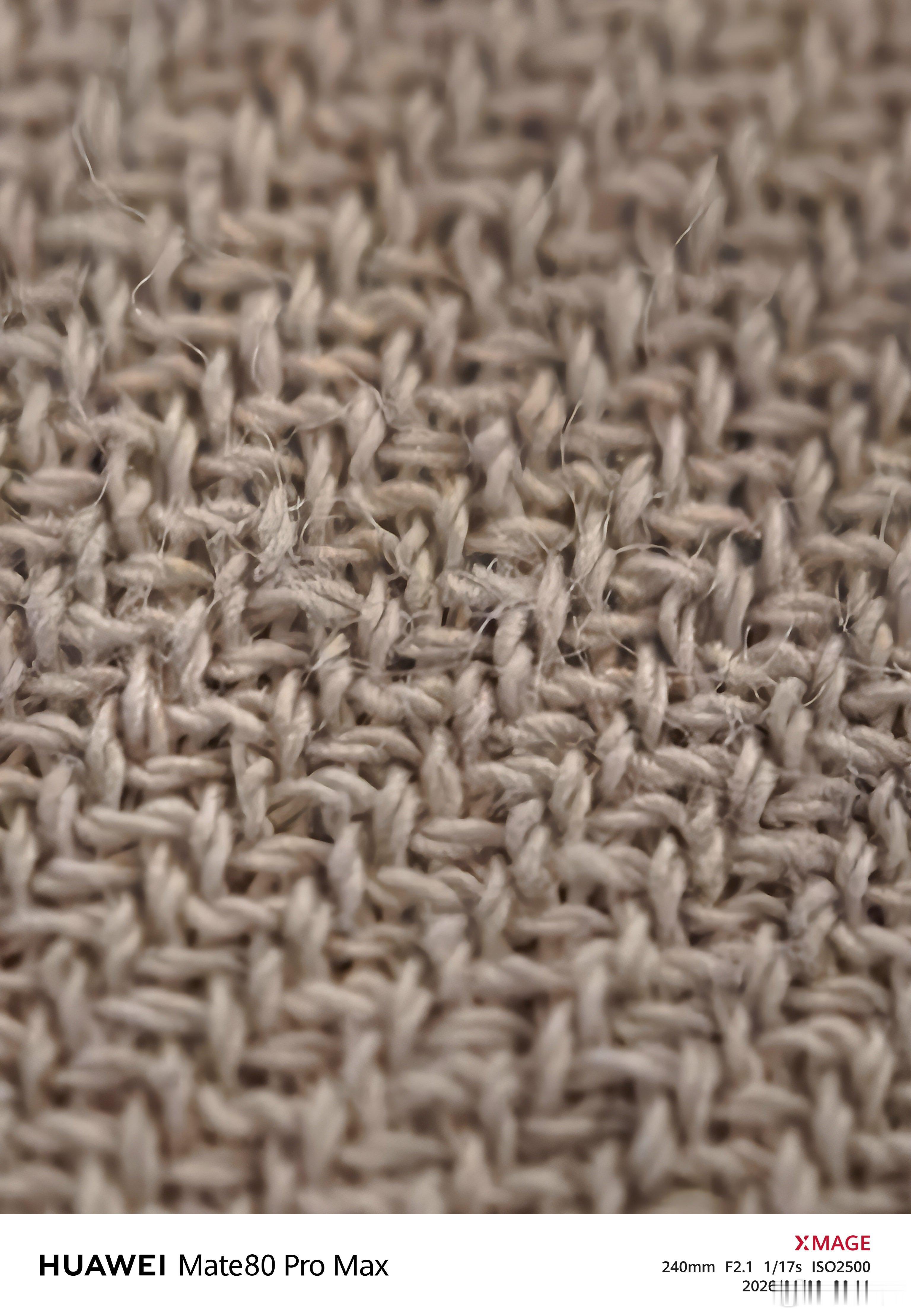 华为Mate 80 Pro MAX的长焦微距不要太离谱，这还是，晚上昏暗的灯光下