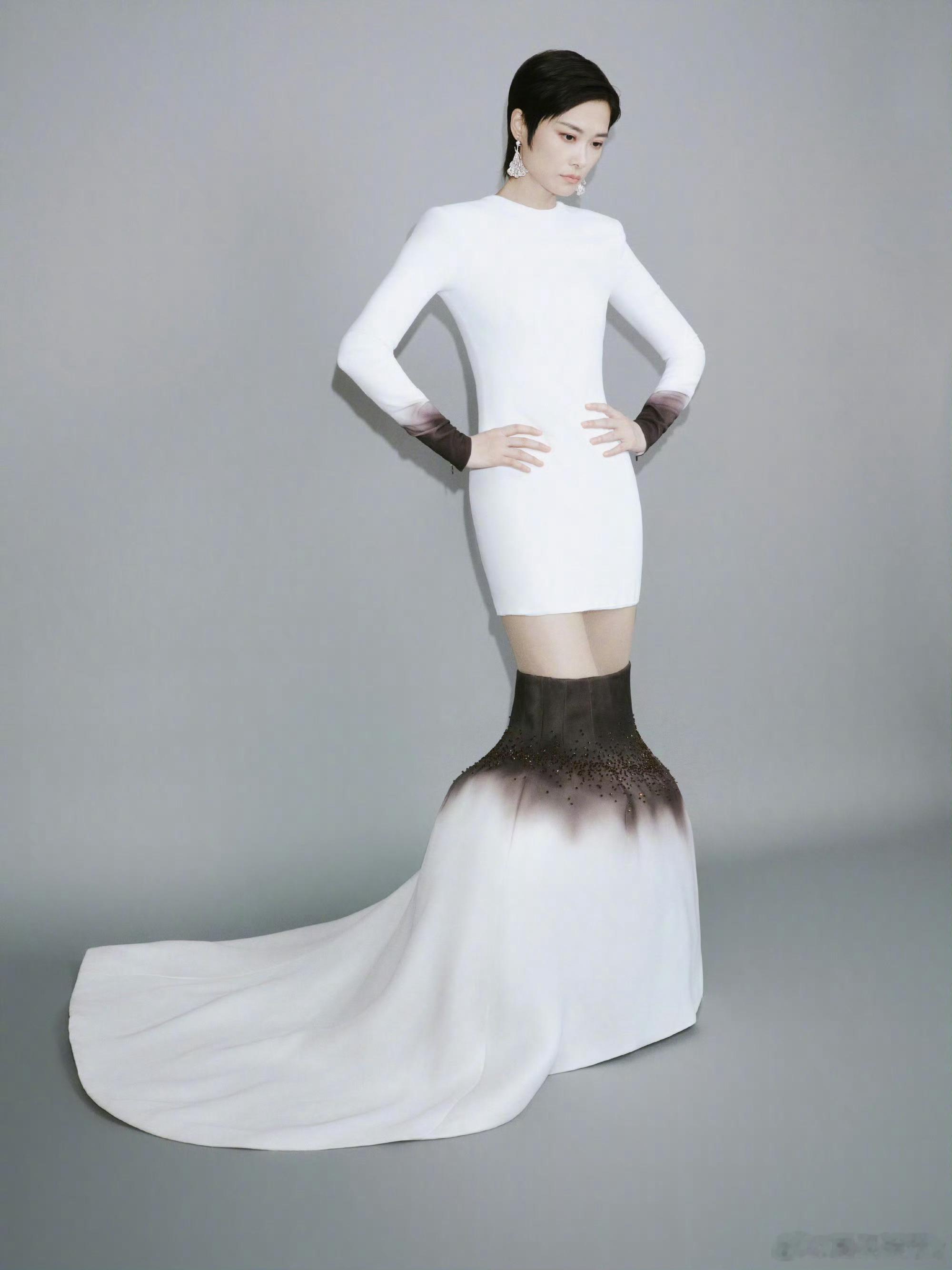 李宇春elle红毯压轴 有春选春，无春随意，恭喜孙哲请到了大咖[馋嘴] ​​​