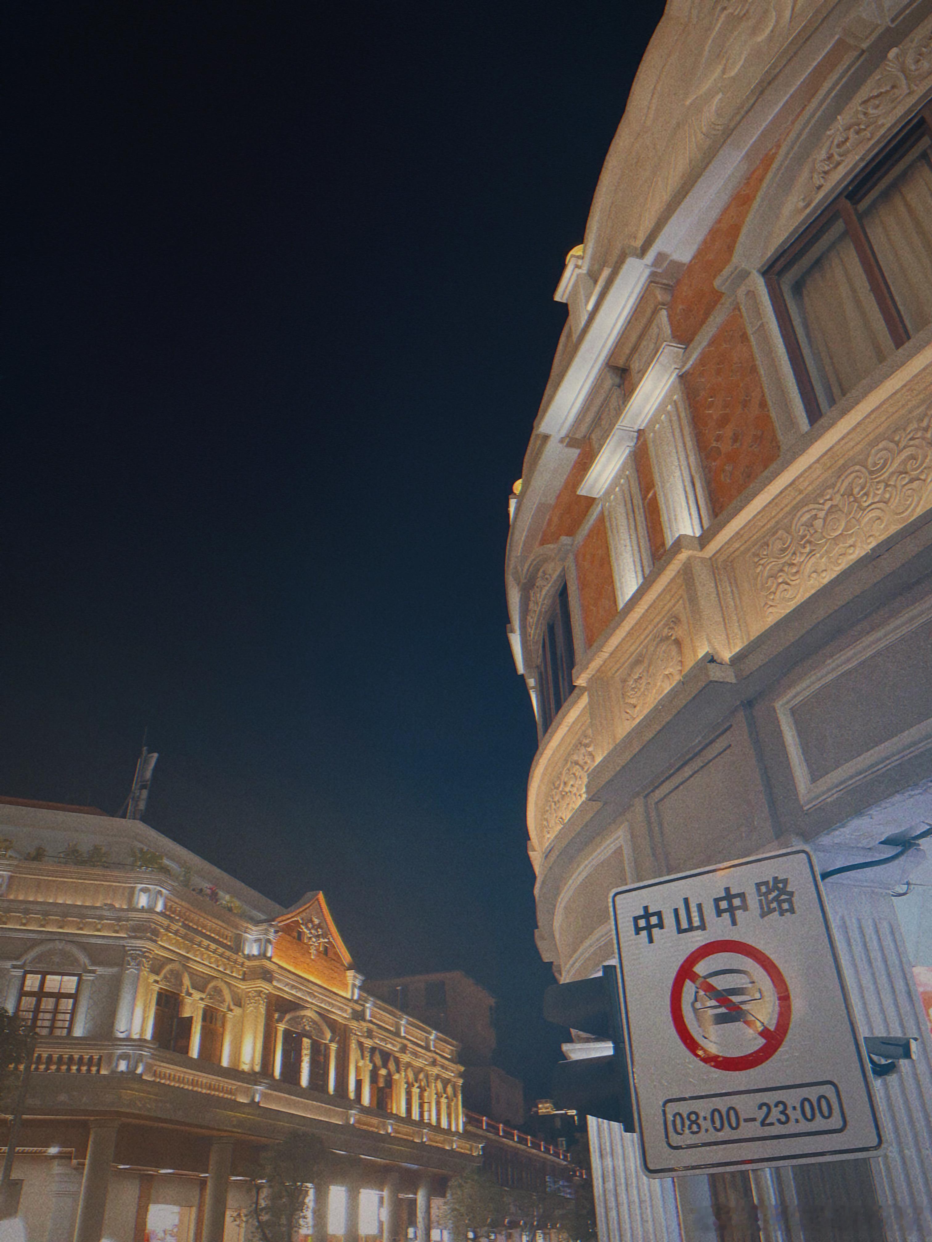 三天在泉州，出行主要靠步行，走过不少大街小巷，参观了各种寺庙，体验了南洋风情，对