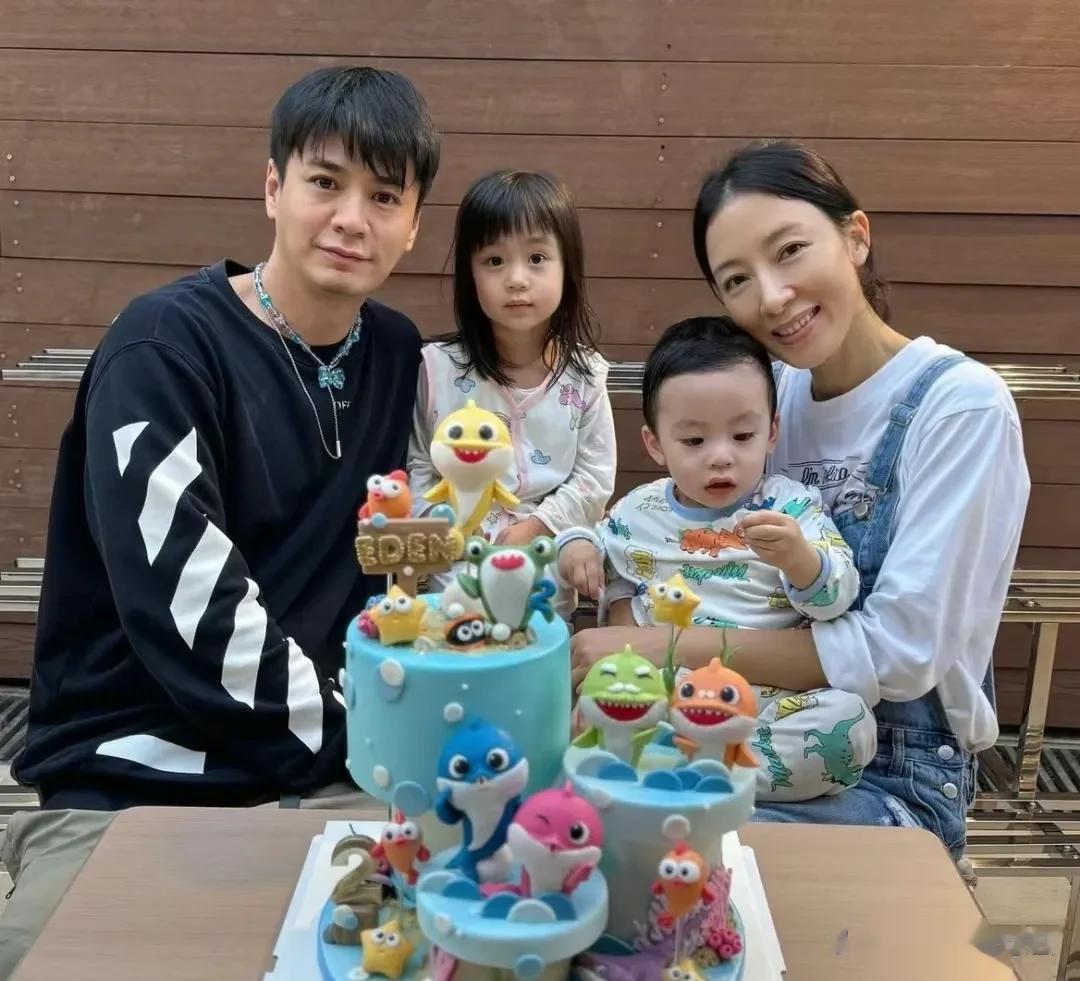 杨怡的面相曾让我以为她肯定嫁得非富即贵，估计会嫁入豪门之类的，谁知道，最后嫁给了