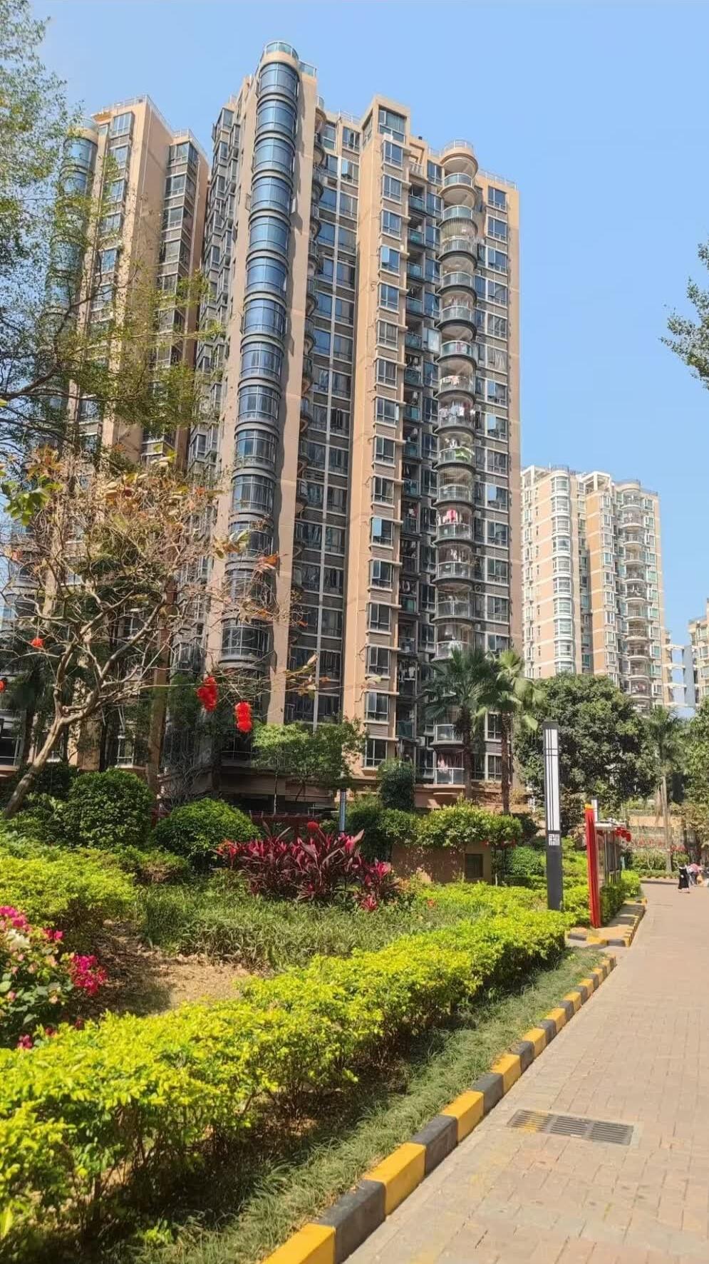 福永捡漏良机！立新湖畔品质住宅性价比亮眼 [强][强]
宝安福永金石雅苑，家门口