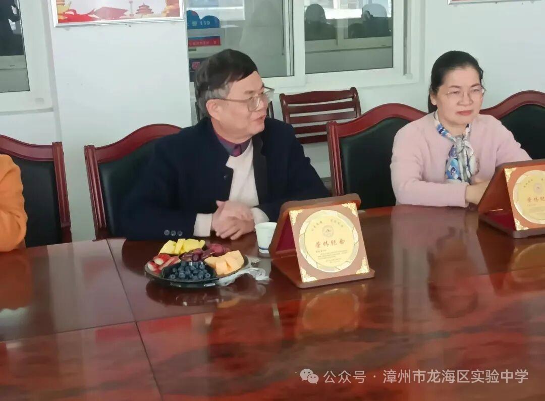 漳州市龙海区实验中学 2026年上半年教师荣誉退休座谈会
​         3