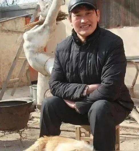 五万块税后，朱之文激动得一宿没合眼。这话不是别人爆的，是他自己咧着嘴对着镜头说的