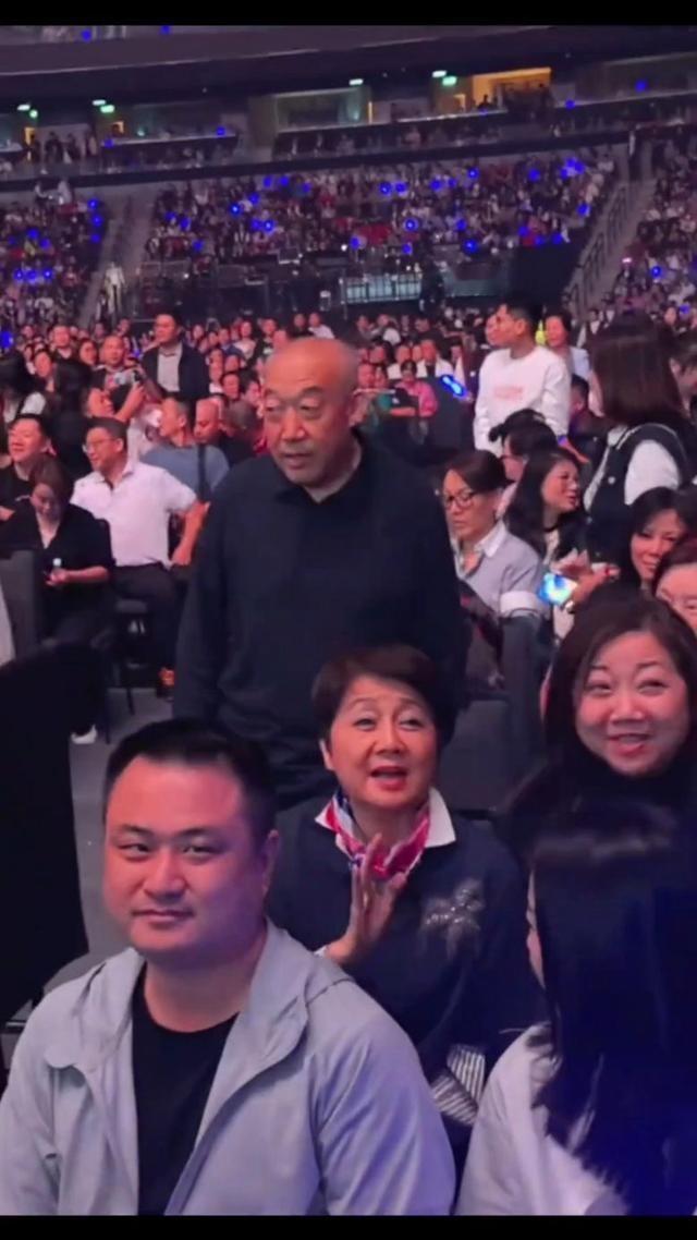 你们知道吗，刀郎这次澳门演唱会，四姨太梁不仅去了，还坐了前排位置！听说这场演唱会